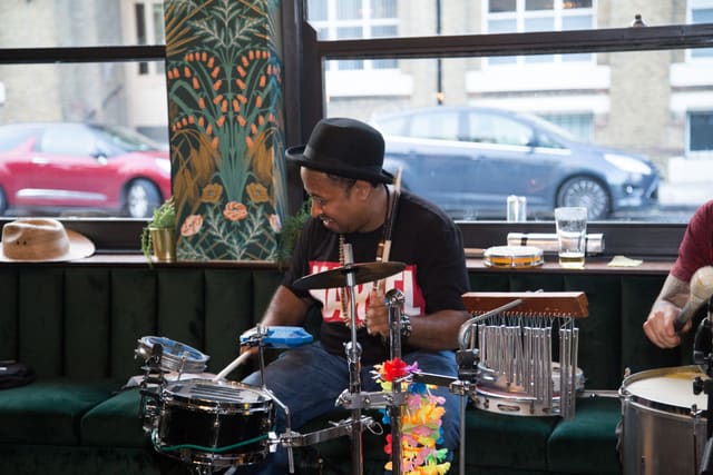 Bossa Music — Samba do Chapéu - London